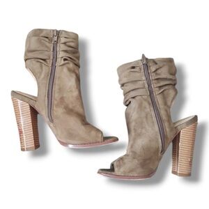 Liliana Peep Toe Booties Size 6 tan